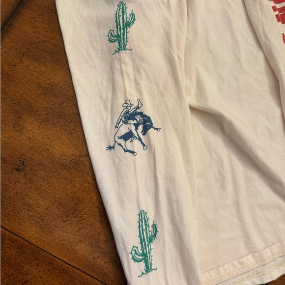 Roark White Size Large Long Sleeved T-Shirt - Picture 4 of 5